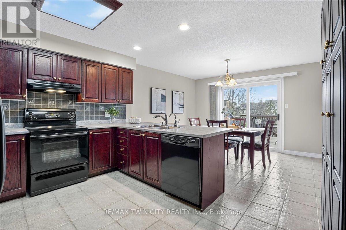 166 Bridgewater Crescent, Waterloo, Ontario  N2T 2M1 - Photo 16 - X12551768