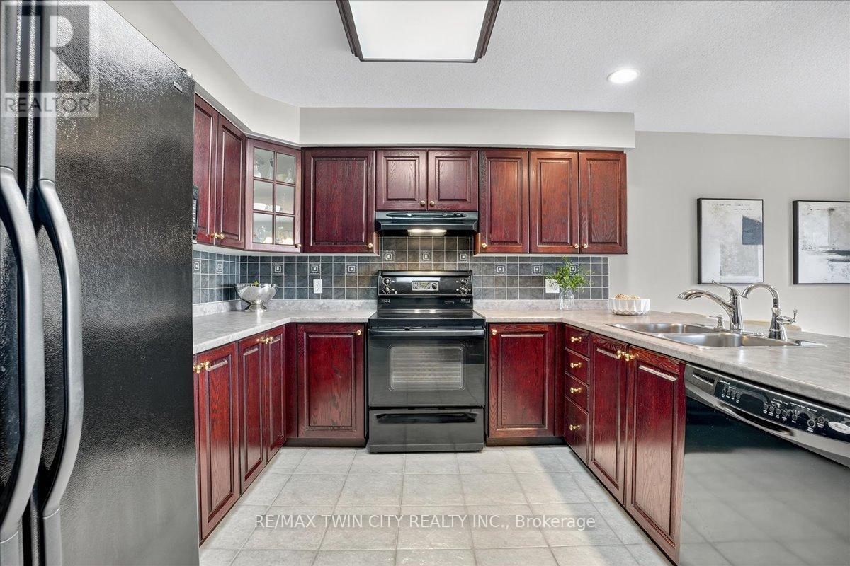 166 Bridgewater Crescent, Waterloo, Ontario  N2T 2M1 - Photo 17 - X12551768