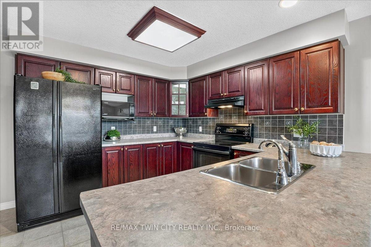 166 Bridgewater Crescent, Waterloo, Ontario  N2T 2M1 - Photo 18 - X12551768