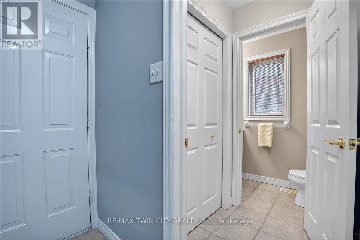 166 Bridgewater Crescent, Waterloo, Ontario  N2T 2M1 - Photo 21 - X12551768