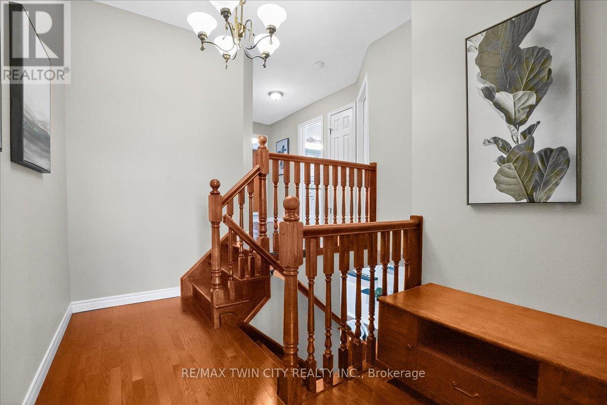 166 Bridgewater Crescent, Waterloo, Ontario  N2T 2M1 - Photo 23 - X12551768