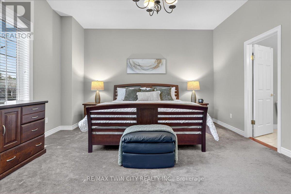 166 Bridgewater Crescent, Waterloo, Ontario  N2T 2M1 - Photo 25 - X12551768