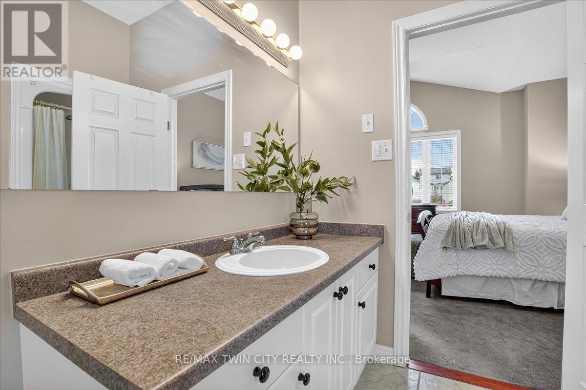 166 Bridgewater Crescent, Waterloo, Ontario  N2T 2M1 - Photo 29 - X12551768