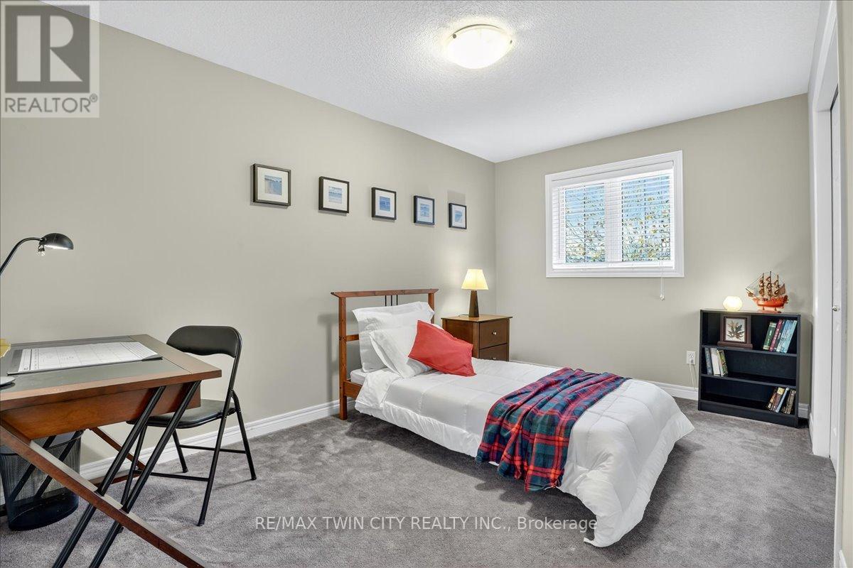 166 Bridgewater Crescent, Waterloo, Ontario  N2T 2M1 - Photo 30 - X12551768