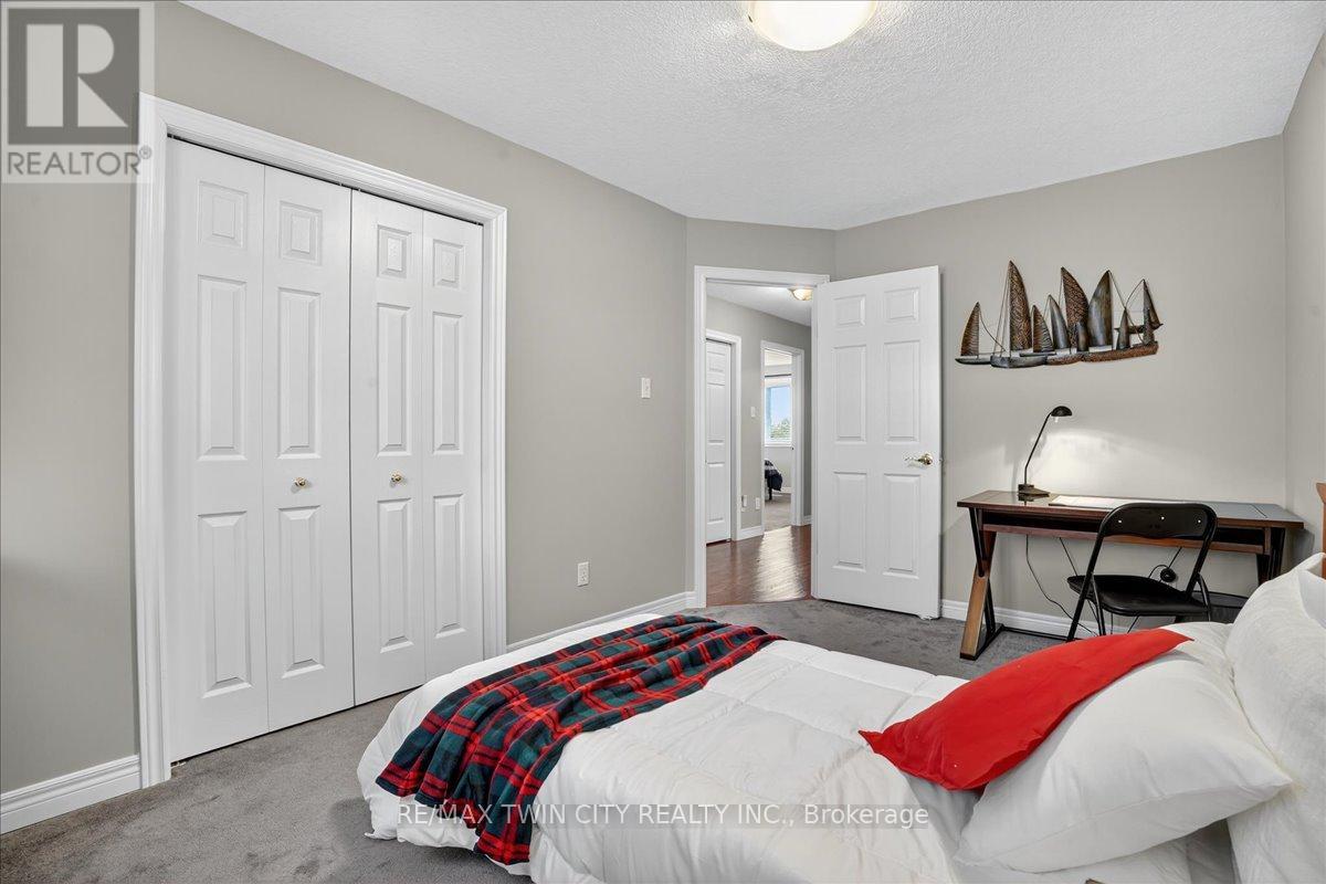 166 Bridgewater Crescent, Waterloo, Ontario  N2T 2M1 - Photo 31 - X12551768