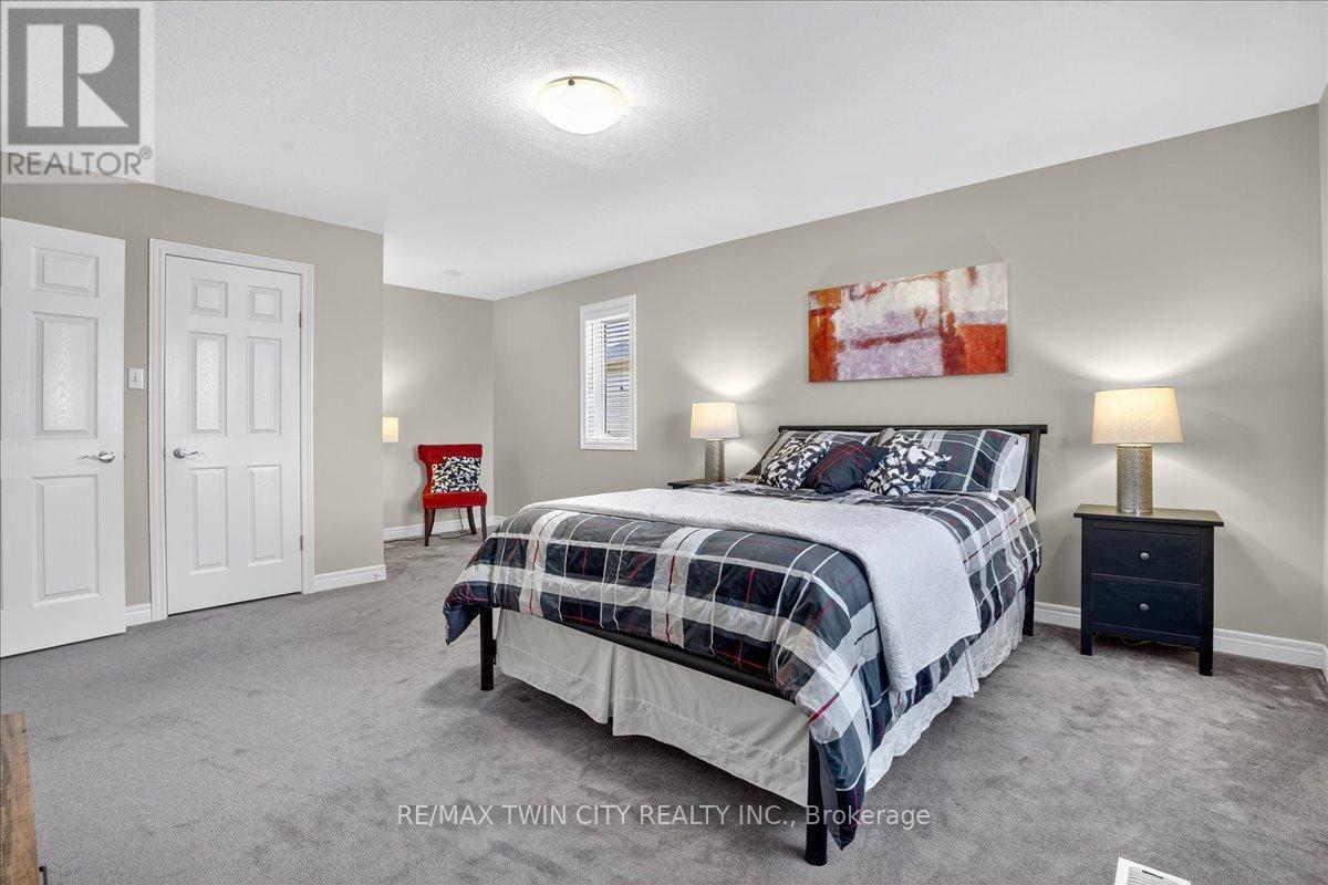 166 Bridgewater Crescent, Waterloo, Ontario  N2T 2M1 - Photo 32 - X12551768