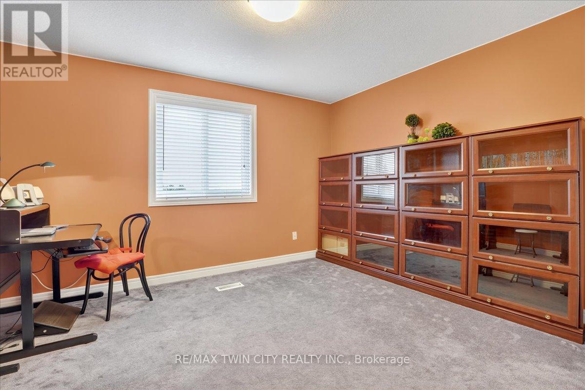 166 Bridgewater Crescent, Waterloo, Ontario  N2T 2M1 - Photo 34 - X12551768