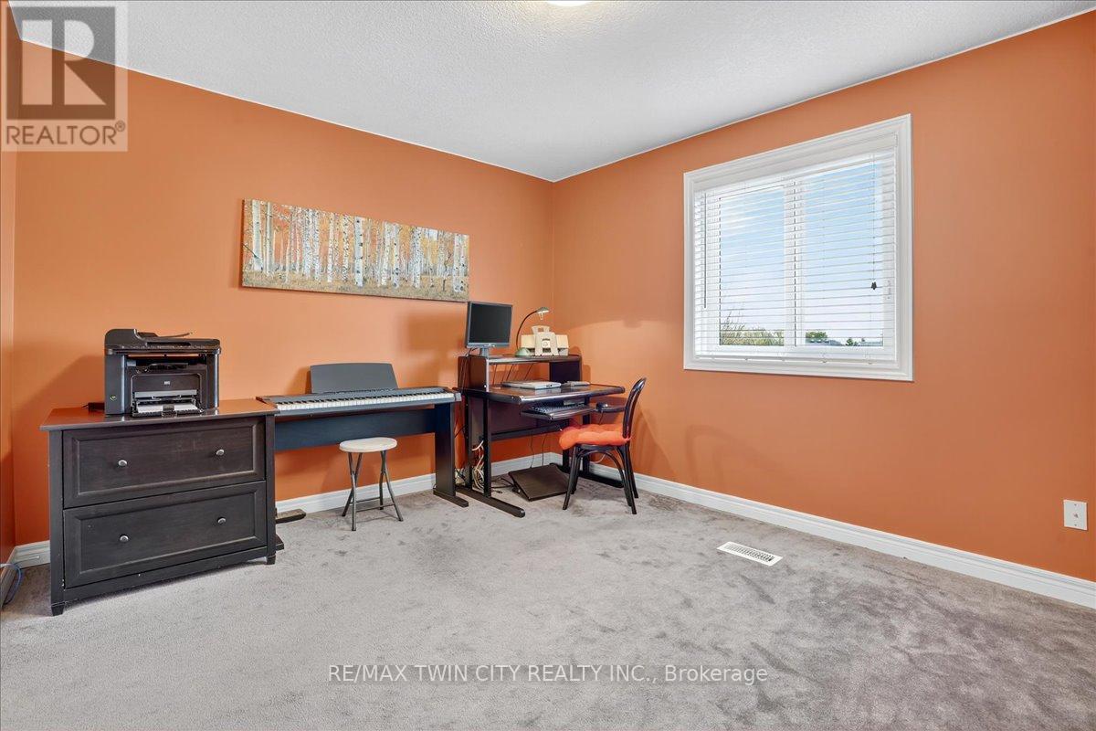 166 Bridgewater Crescent, Waterloo, Ontario  N2T 2M1 - Photo 35 - X12551768