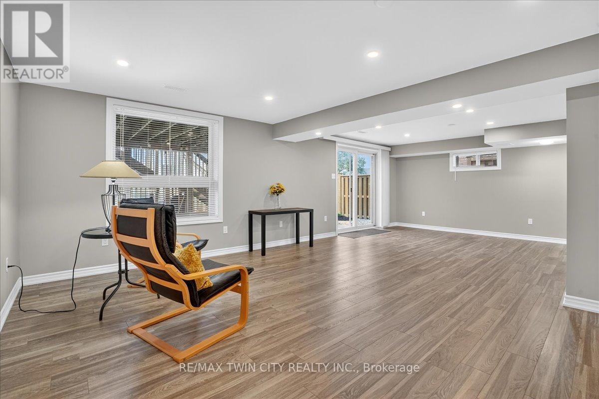 166 Bridgewater Crescent, Waterloo, Ontario  N2T 2M1 - Photo 41 - X12551768