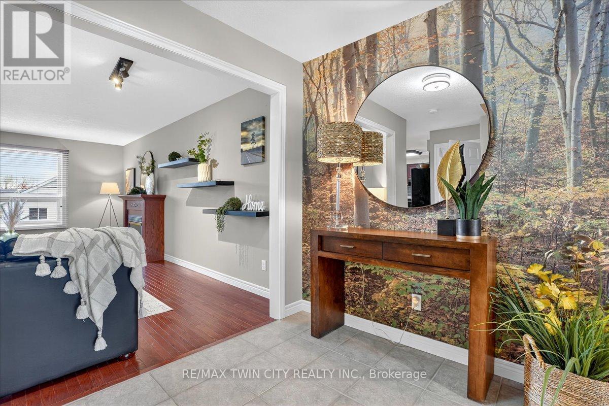 166 Bridgewater Crescent, Waterloo, Ontario  N2T 2M1 - Photo 9 - X12551768