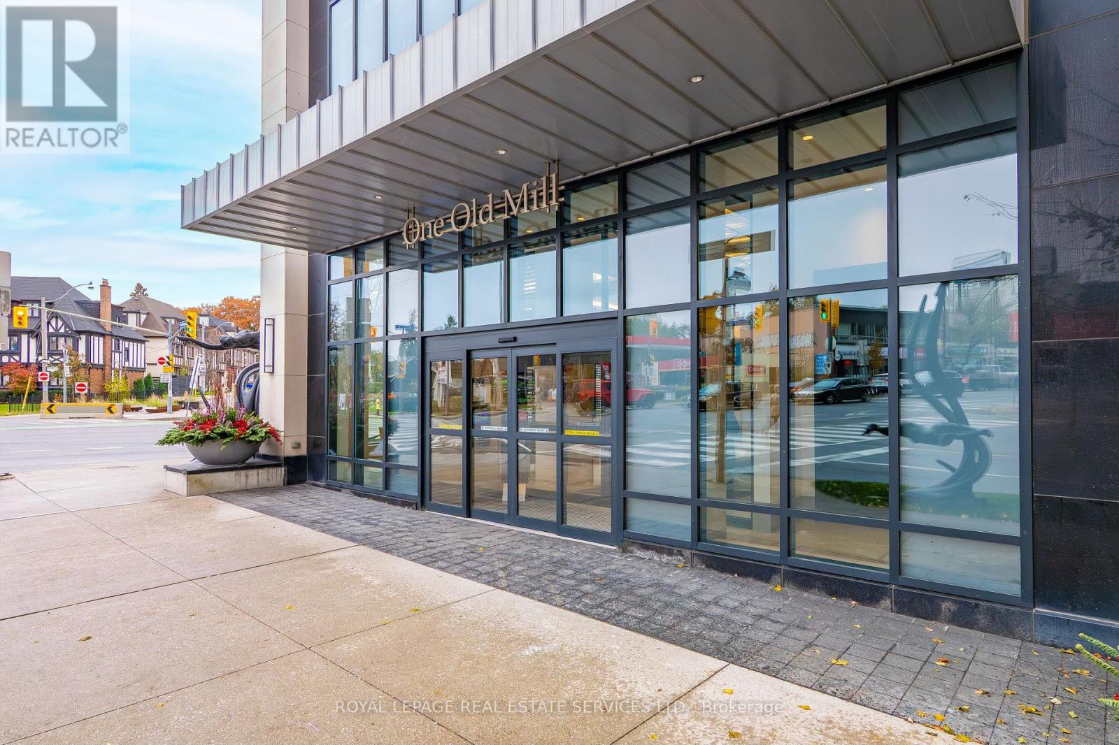 308 - 1 OLD MILL DRIVE, Toronto, Ontario