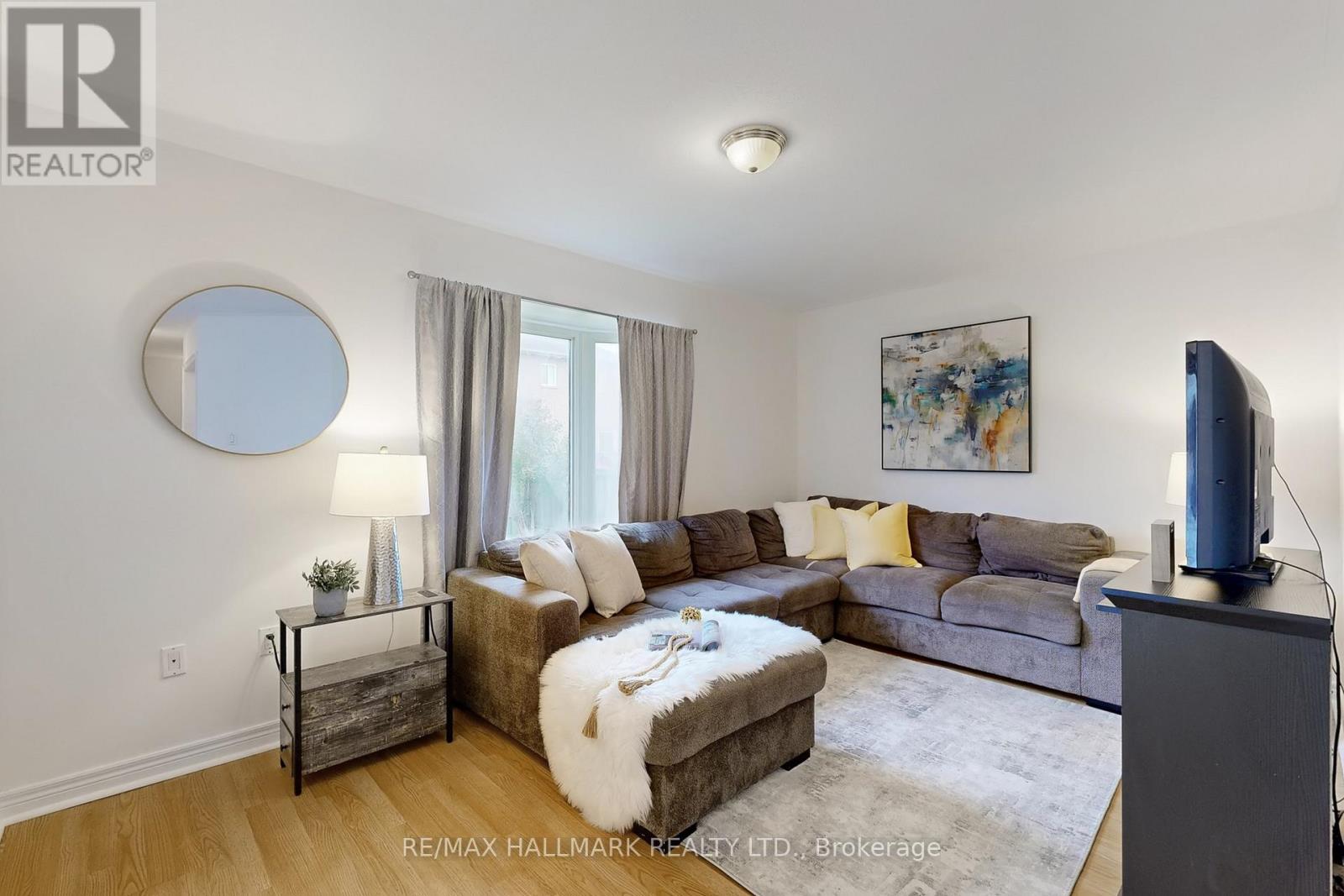 148 Fairwood Drive, Georgina, Ontario L4P 3Y2 - Photo 4 - N12481291