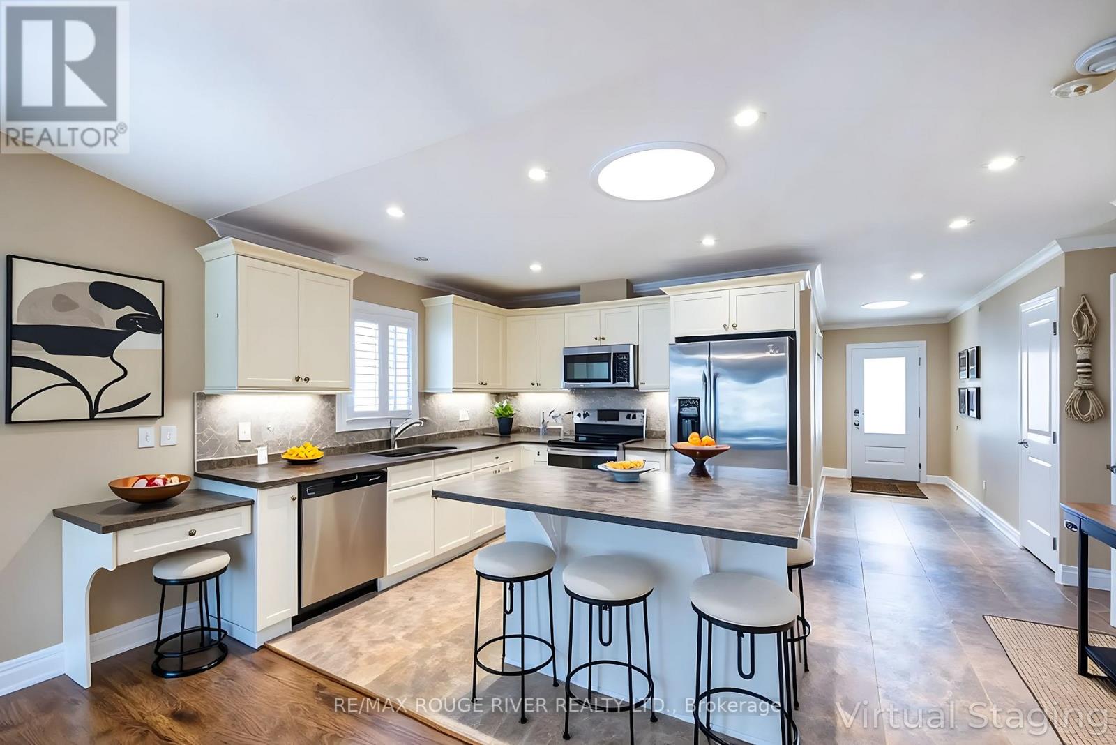 27 New York Avenue, Wasaga Beach, Ontario  L9Z 3A8 - Photo 5 - S12436323