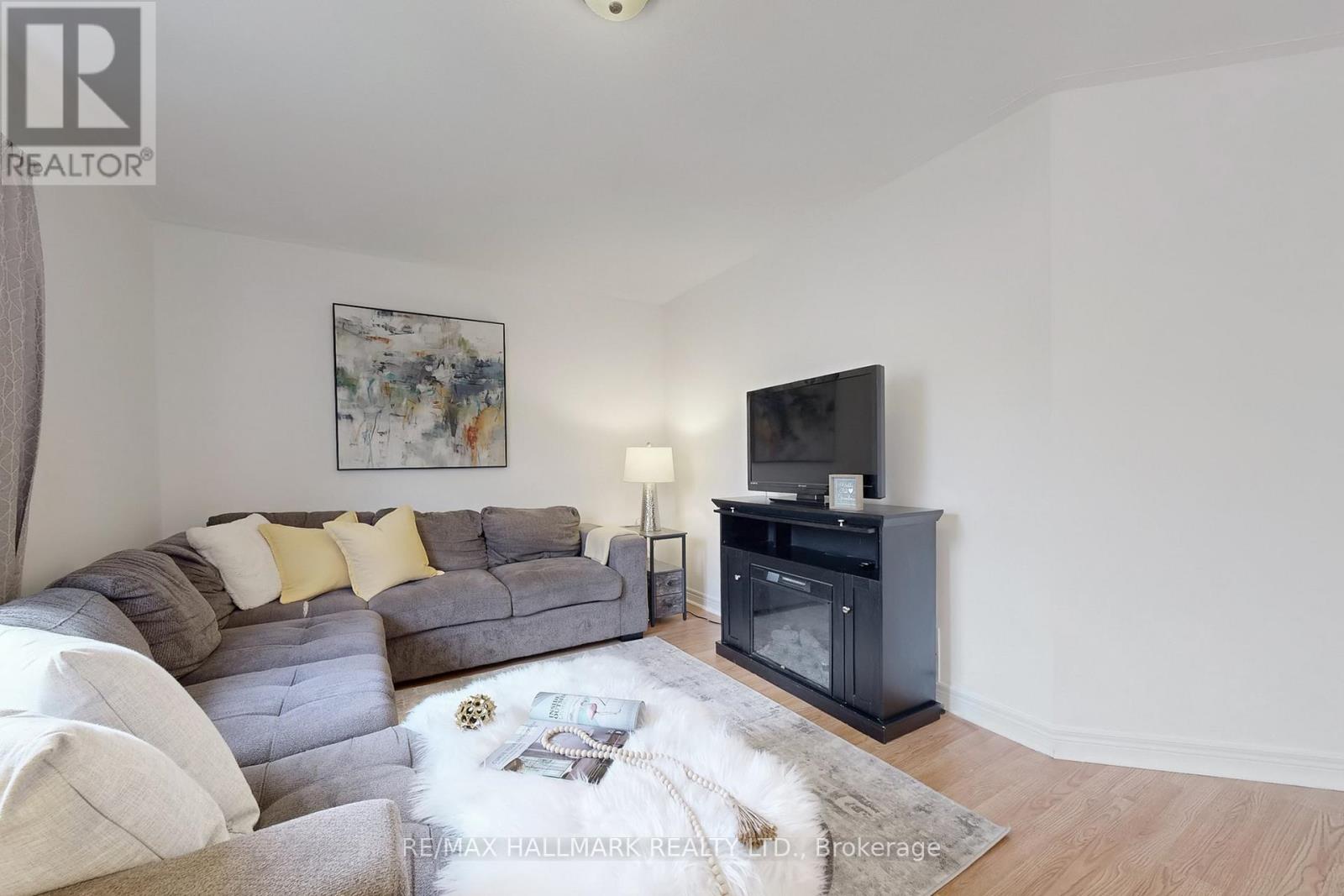 148 Fairwood Drive, Georgina, Ontario L4P 3Y2 - Photo 5 - N12481291