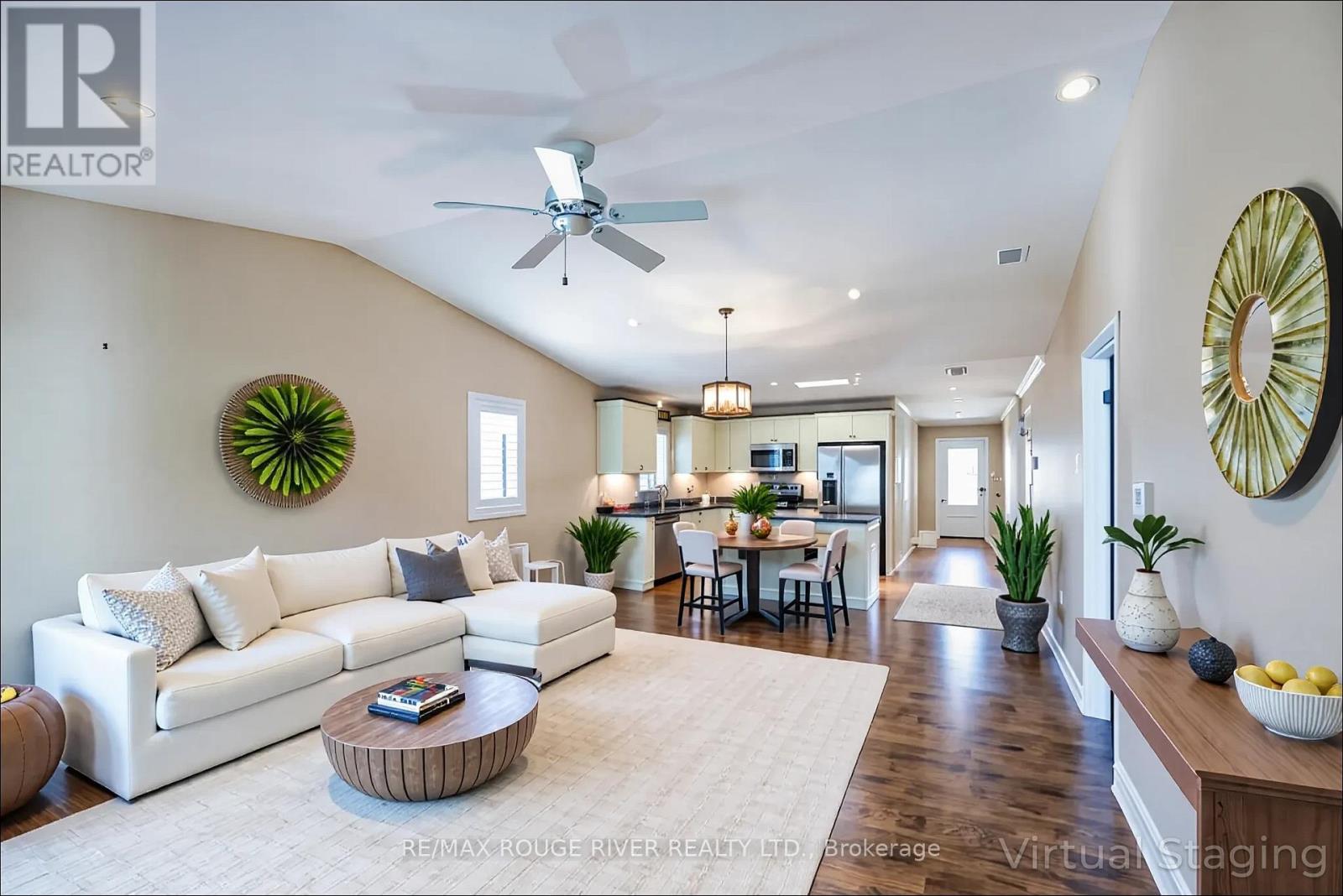 27 New York Avenue, Wasaga Beach, Ontario  L9Z 3A8 - Photo 3 - S12436323