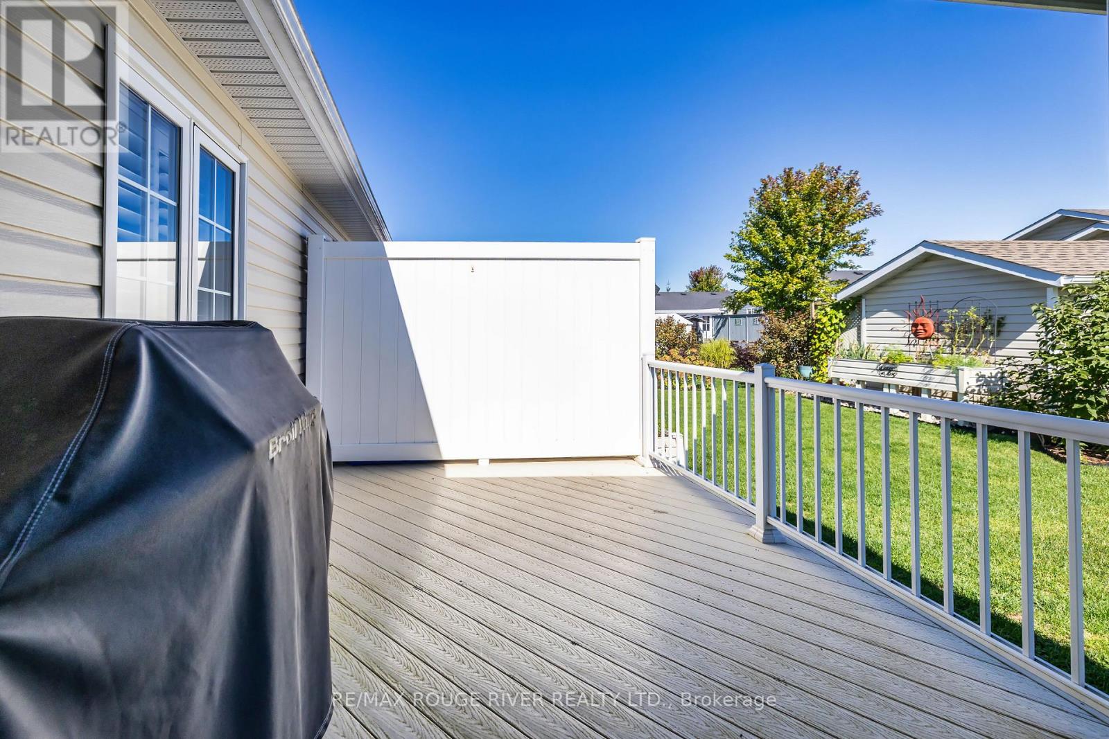 27 New York Avenue, Wasaga Beach, Ontario  L9Z 3A8 - Photo 17 - S12436323