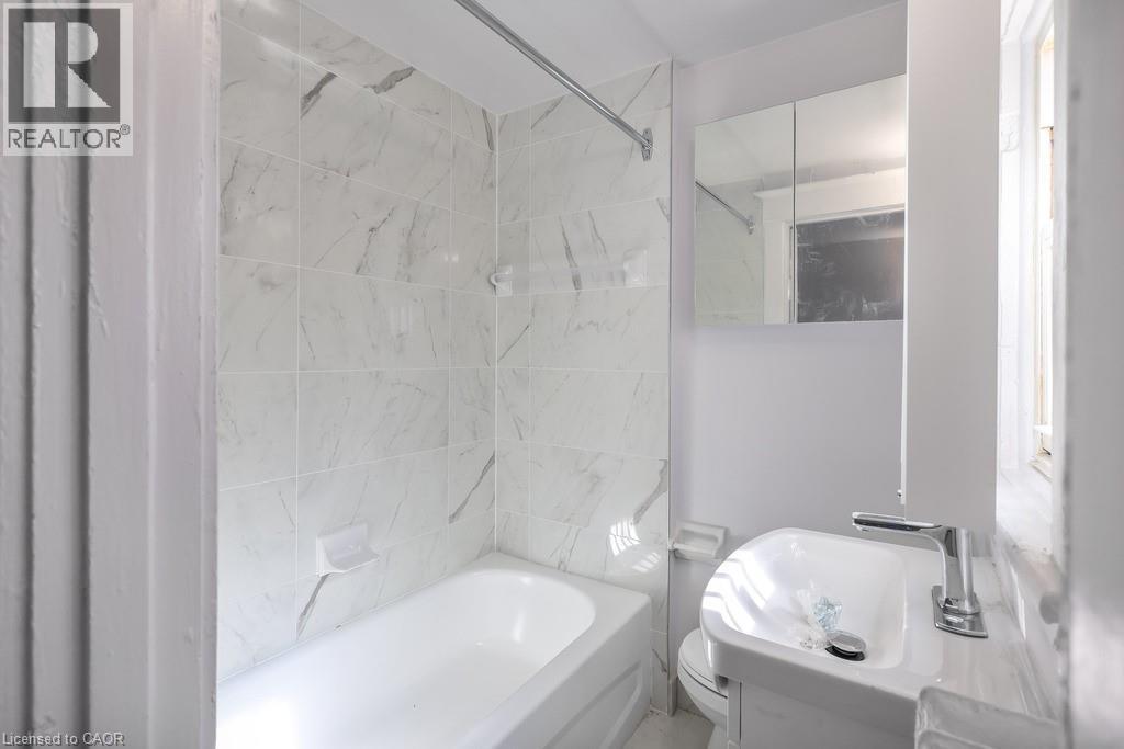 109 Balsam Avenue S, Hamilton, Ontario  L8M 3B2 - Photo 11 - 40779094