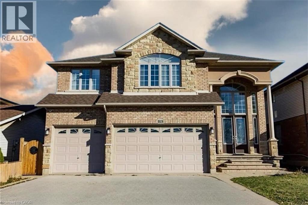 <div class="slider-price">$3,850 Monthly</div><p>819 Rymal Road E Unit# Upper, Hamilton, Ontario</p>