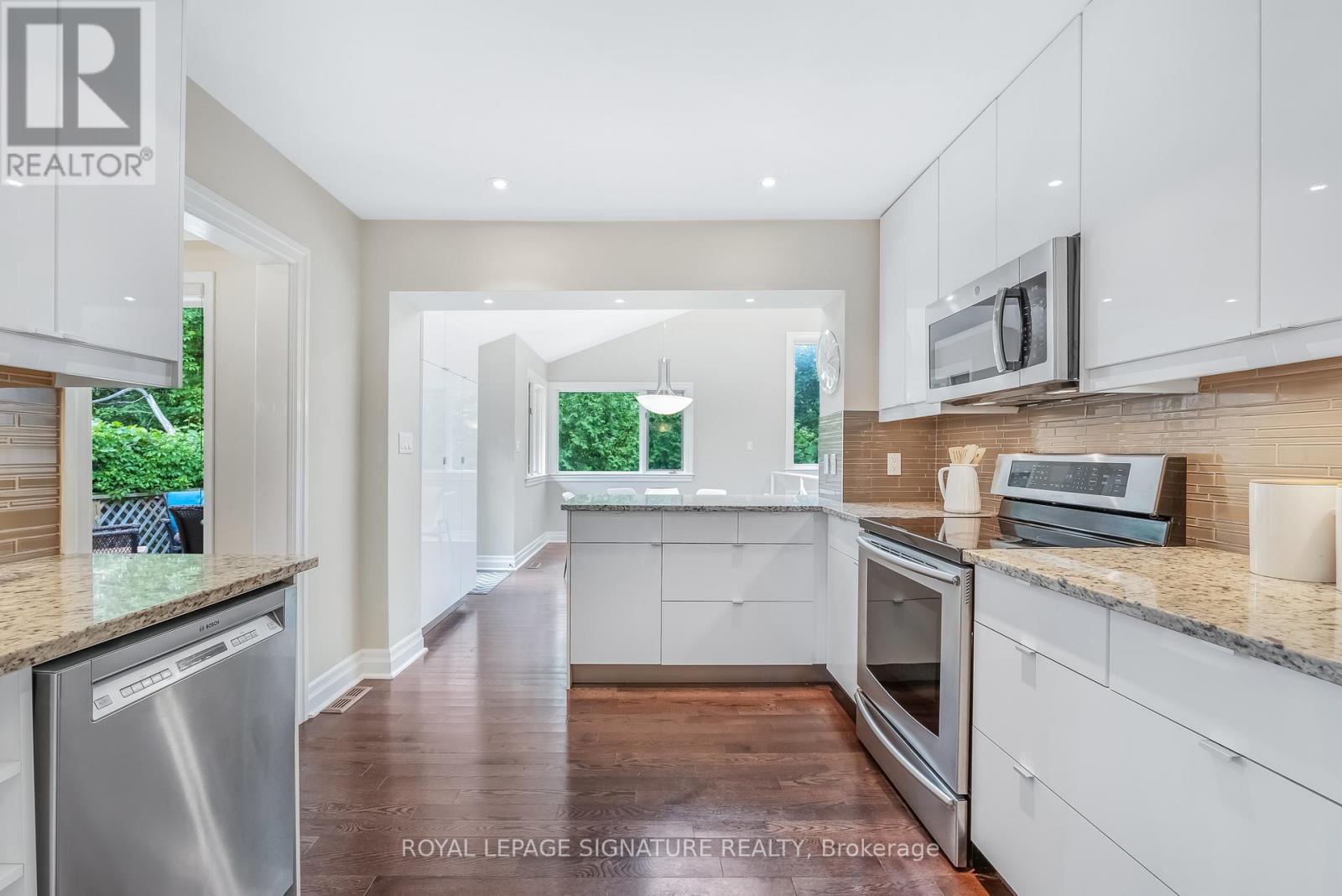 16 Revcoe Drive, Toronto, Ontario  M2M 2B8 - Photo 11 - C12551868