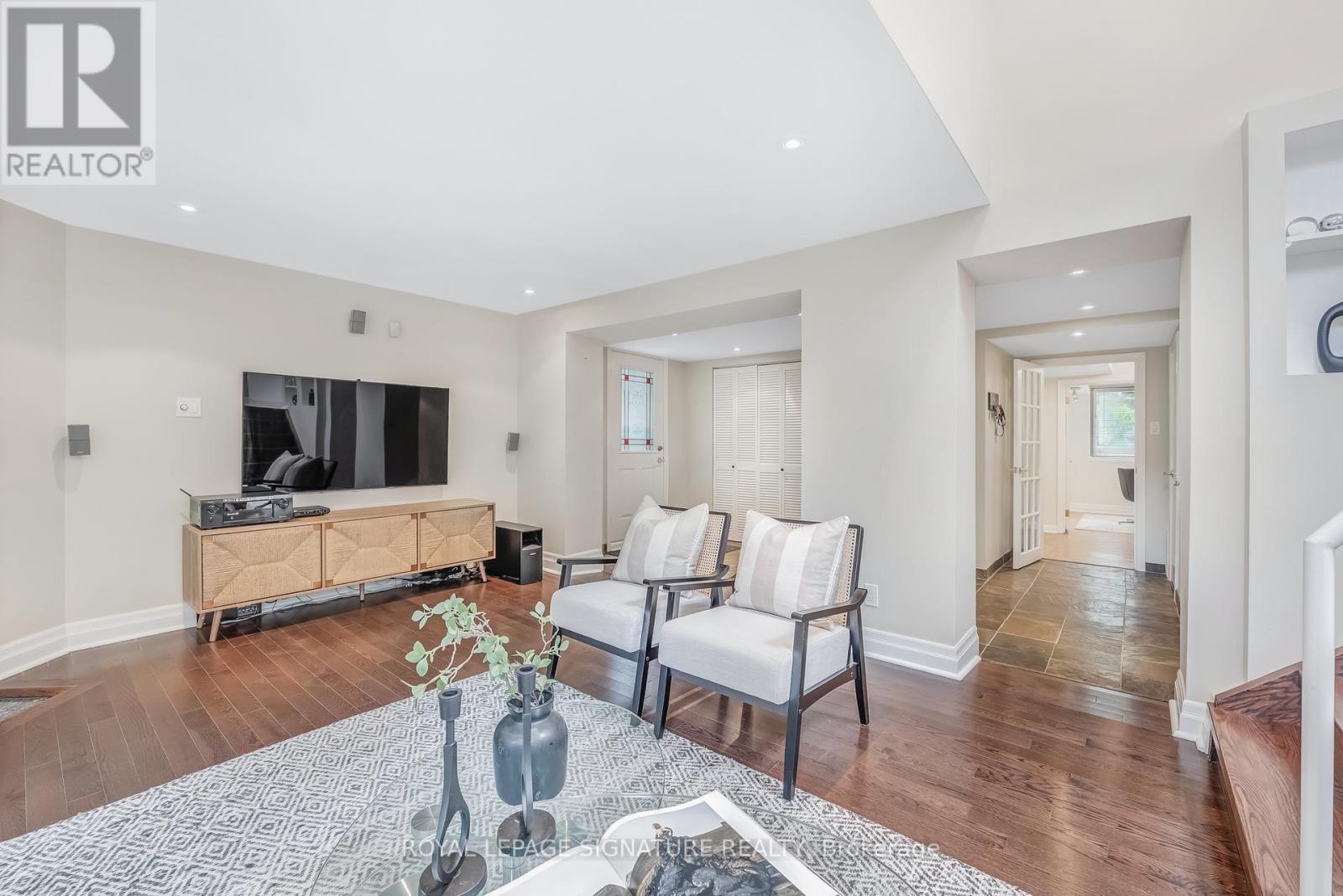 16 Revcoe Drive, Toronto, Ontario  M2M 2B8 - Photo 17 - C12551868