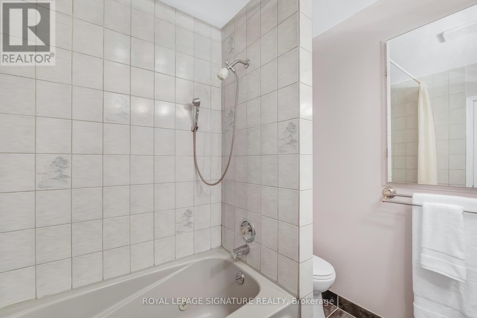 16 Revcoe Drive, Toronto, Ontario  M2M 2B8 - Photo 23 - C12551868