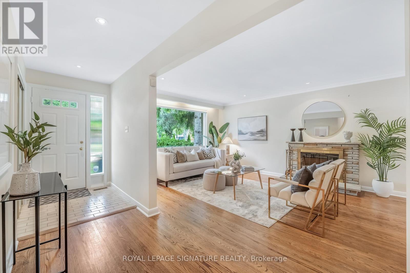 16 Revcoe Drive, Toronto, Ontario  M2M 2B8 - Photo 3 - C12551868