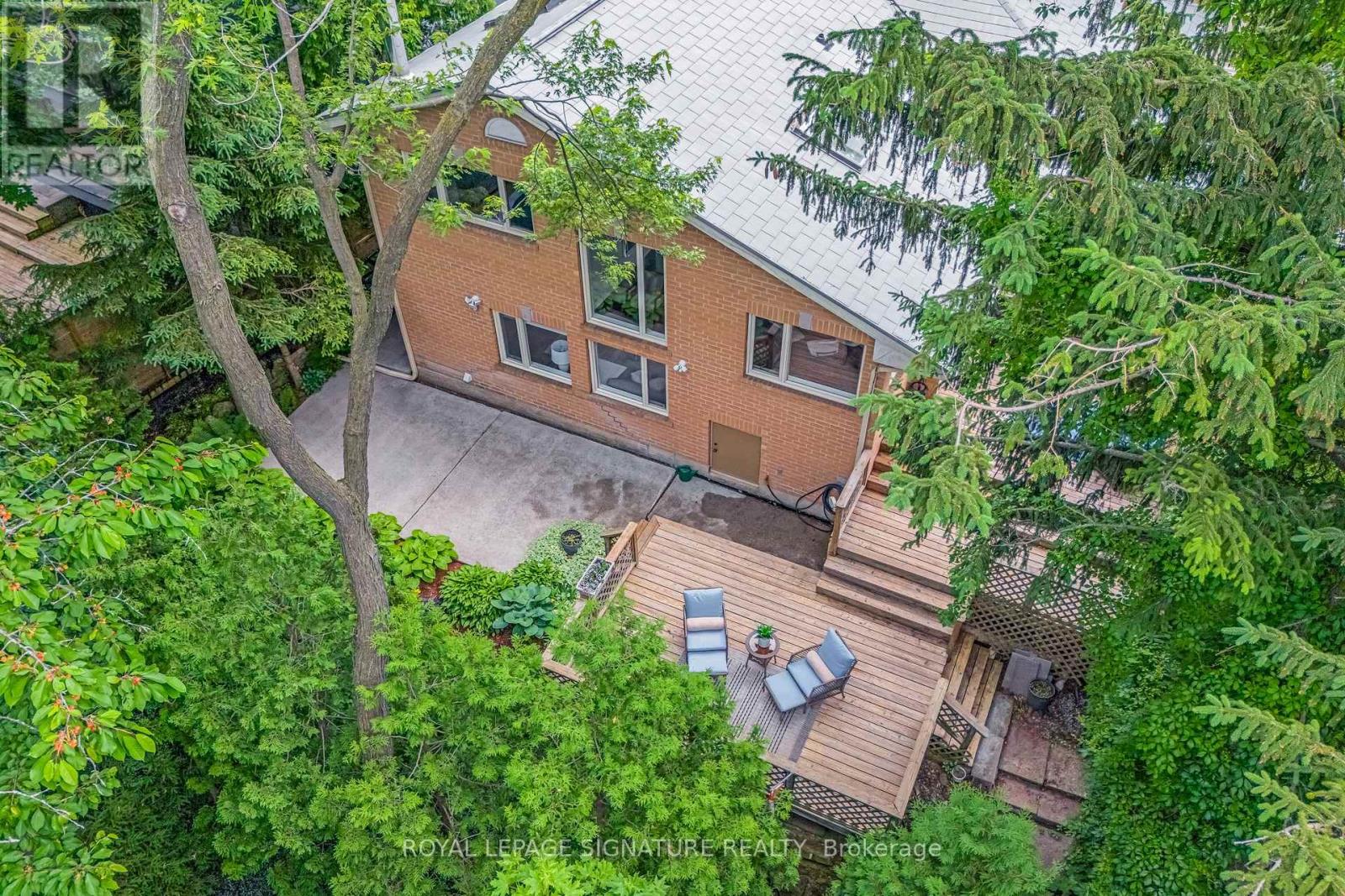 16 Revcoe Drive, Toronto, Ontario  M2M 2B8 - Photo 32 - C12551868