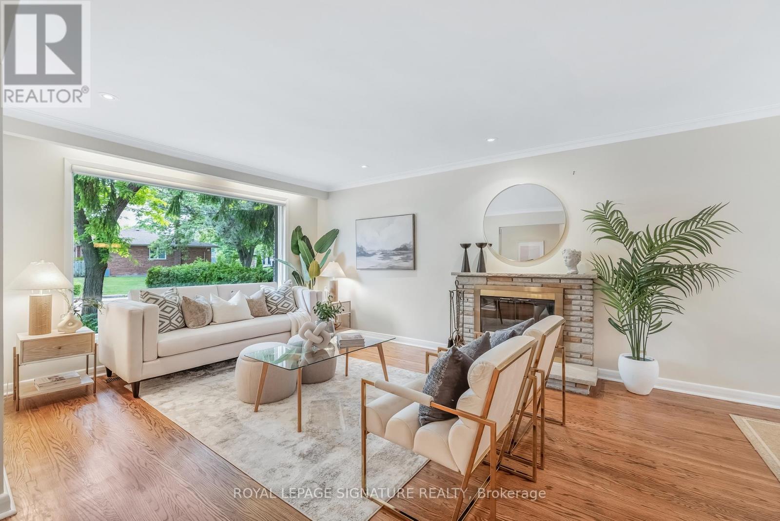 16 Revcoe Drive, Toronto, Ontario  M2M 2B8 - Photo 4 - C12551868