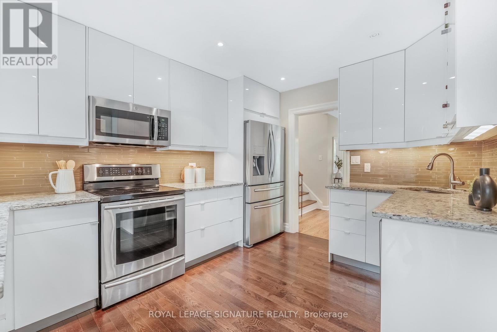 16 Revcoe Drive, Toronto, Ontario  M2M 2B8 - Photo 9 - C12551868