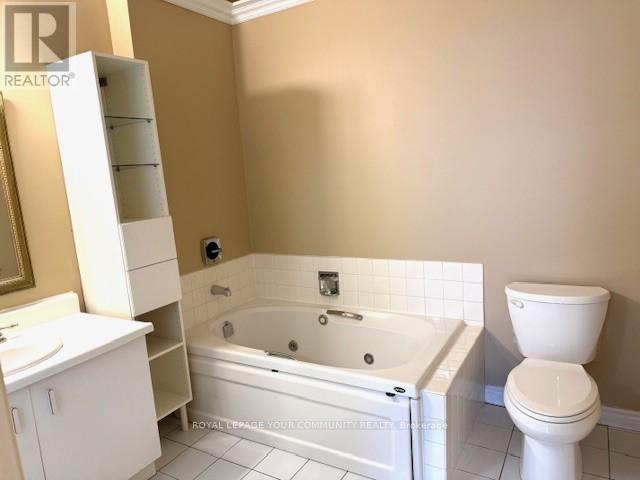 32 Irwin Avenue, Toronto, Ontario  M4Y 1L2 - Photo 14 - C12551924