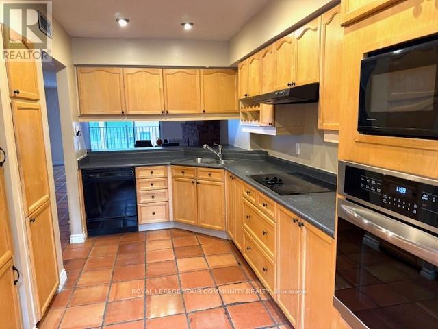 32 Irwin Avenue, Toronto, Ontario  M4Y 1L2 - Photo 4 - C12551924