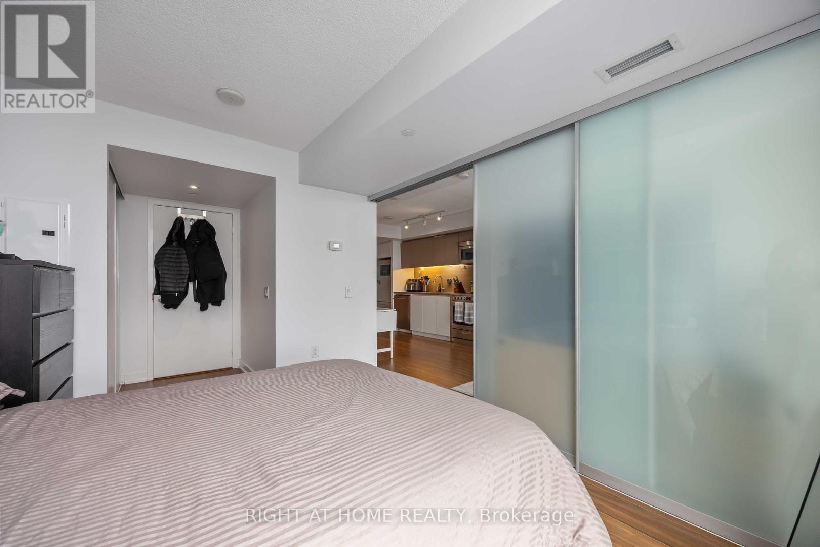 4109 - 85 Queens Wharf Road, Toronto, Ontario  M5V 0J9 - Photo 35 - C12551956