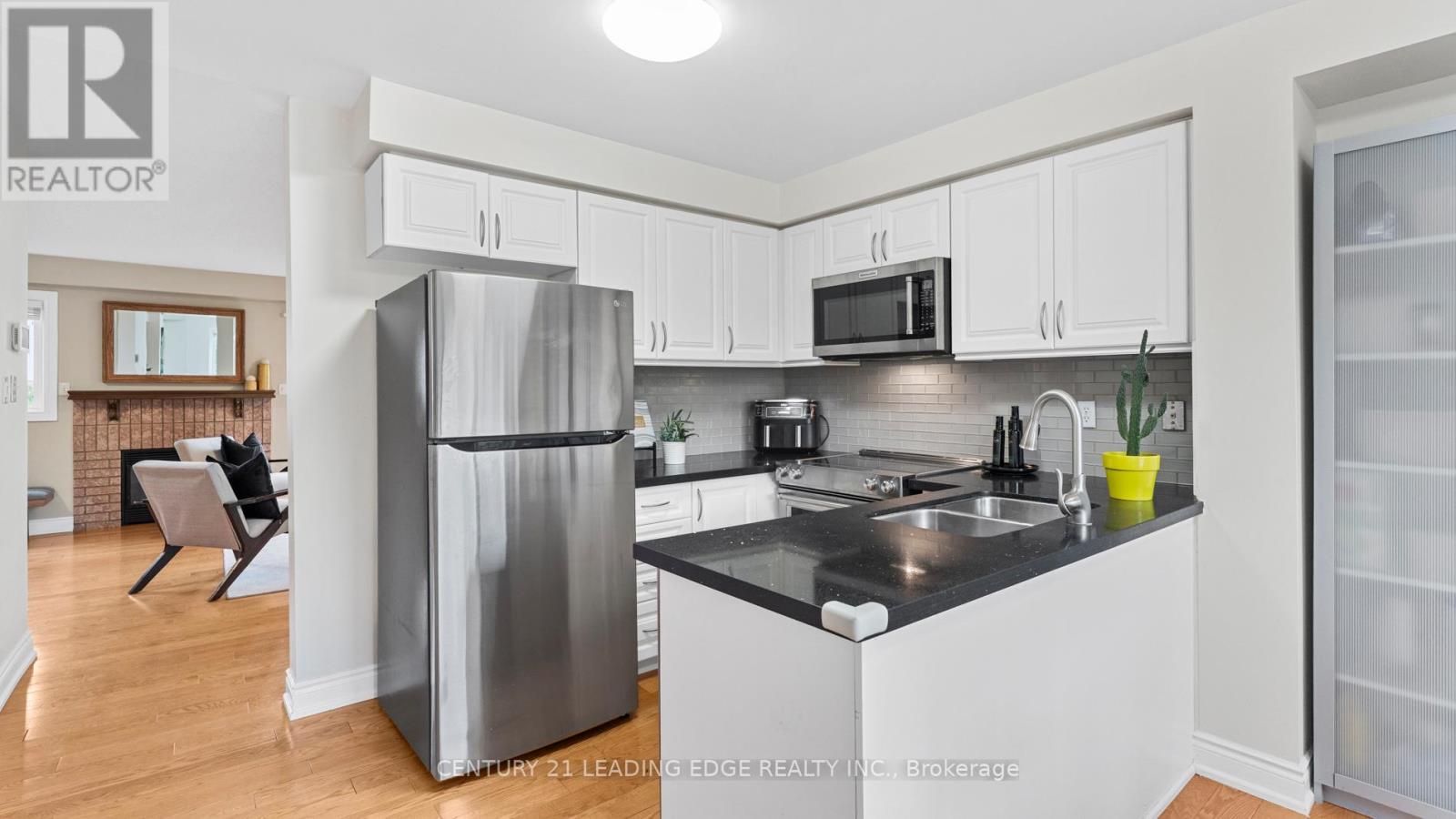 330 Sparrow Circle, Pickering, Ontario  L1V 6Y3 - Photo 12 - E12551926