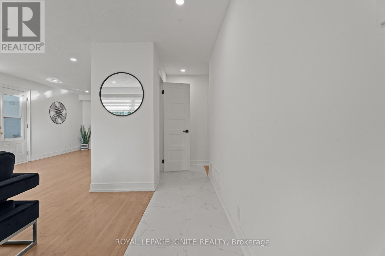 7 Isherwood Court, Mississauga, Ontario  L5M 1E6 - Photo 7 - W12549540