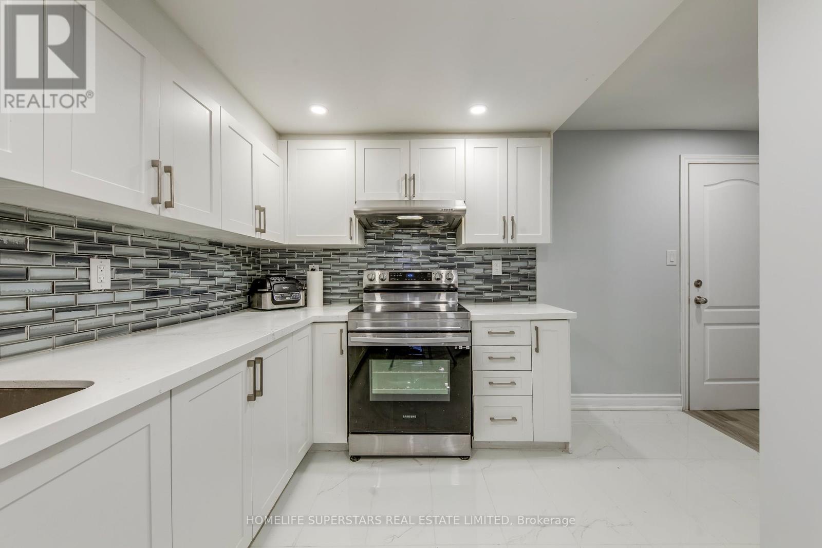 (Lower Level ) - 3465 Aquinas Avenue, Mississauga, Ontario  L5M 7L3 - Photo 5 - W12550780