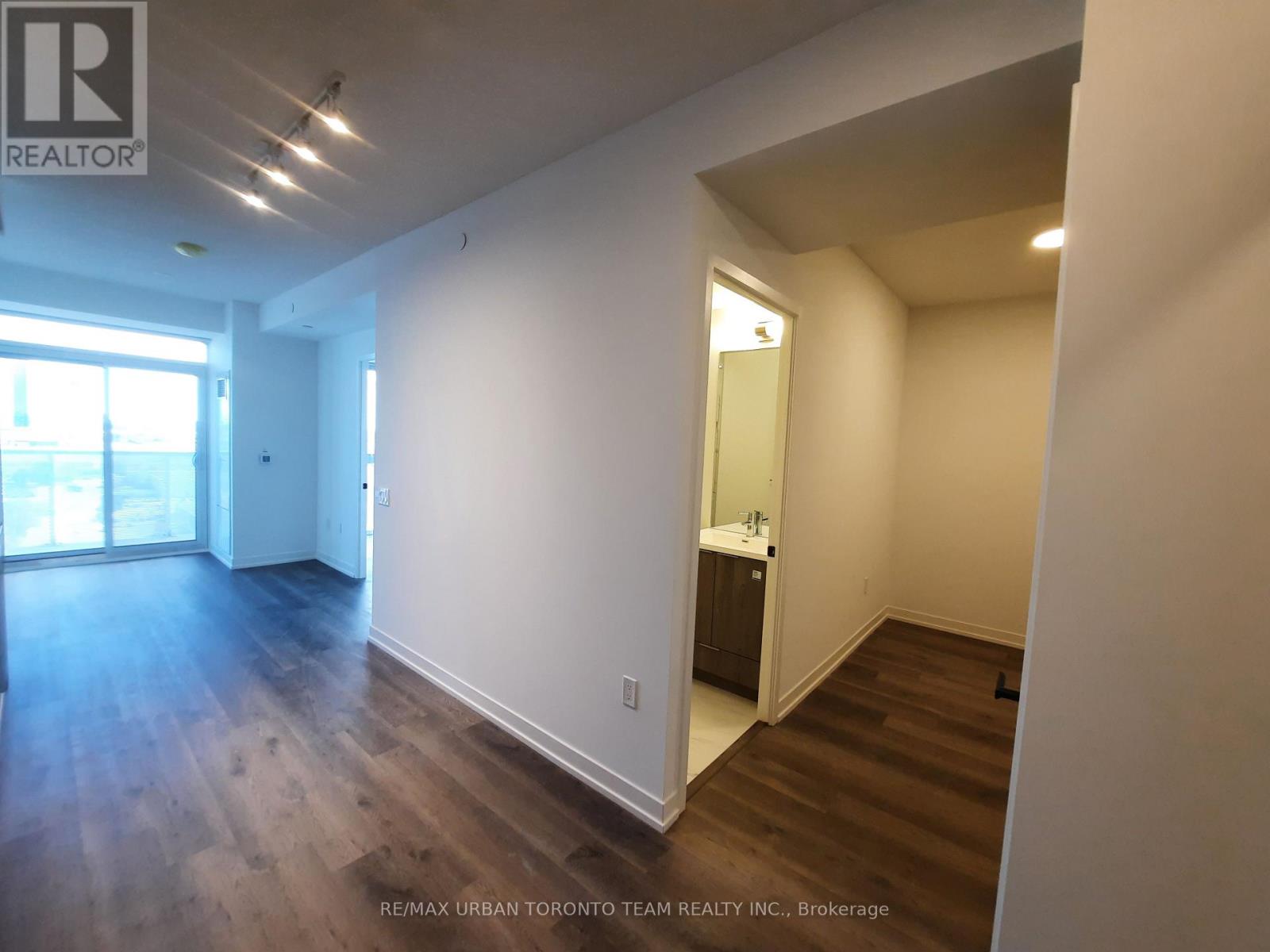 1707 - 8 Interchange Way, Vaughan, Ontario  L4K 5Z7 - Photo 2 - N12551784