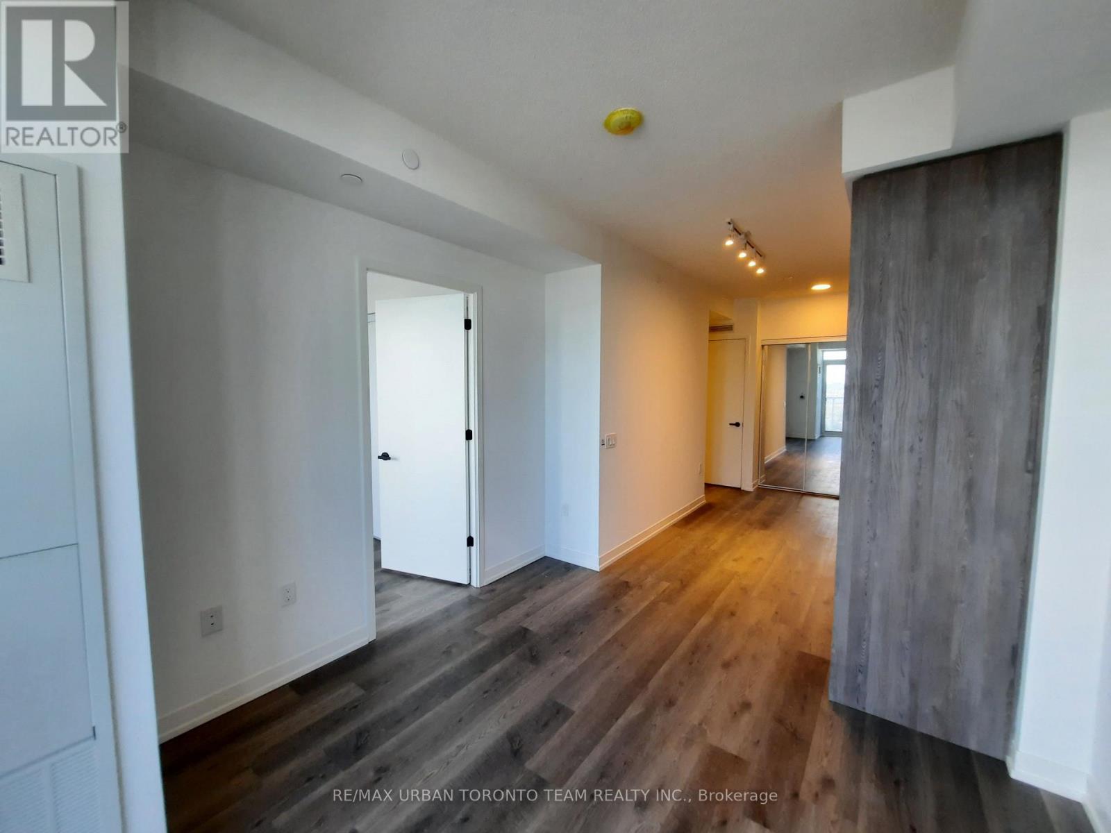 1707 - 8 Interchange Way, Vaughan, Ontario  L4K 5Z7 - Photo 5 - N12551784