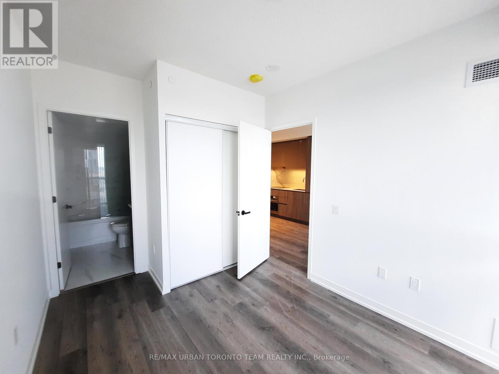 1707 - 8 Interchange Way, Vaughan, Ontario  L4K 5Z7 - Photo 8 - N12551784