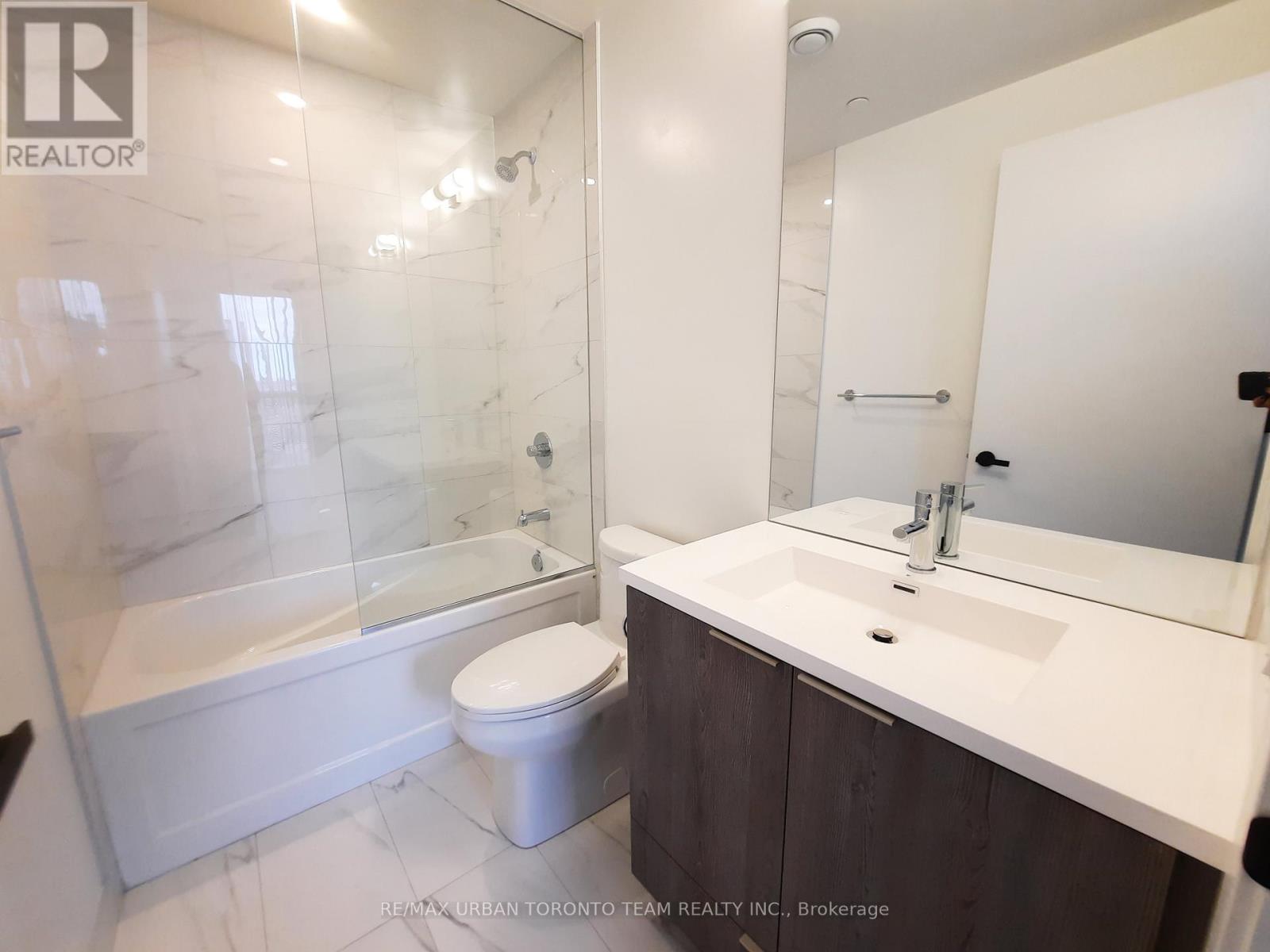 1707 - 8 Interchange Way, Vaughan, Ontario  L4K 5Z7 - Photo 9 - N12551784