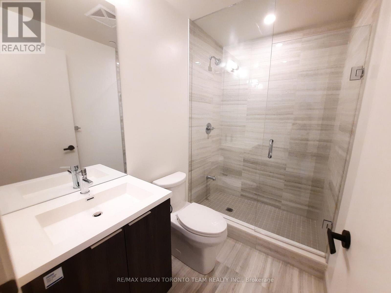 1701 - 8 Interchange Way, Vaughan, Ontario  L4K 5Z7 - Photo 3 - N12551886