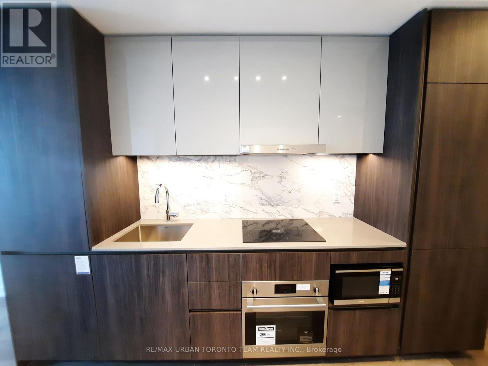 1701 - 8 Interchange Way, Vaughan, Ontario  L4K 5Z7 - Photo 6 - N12551886