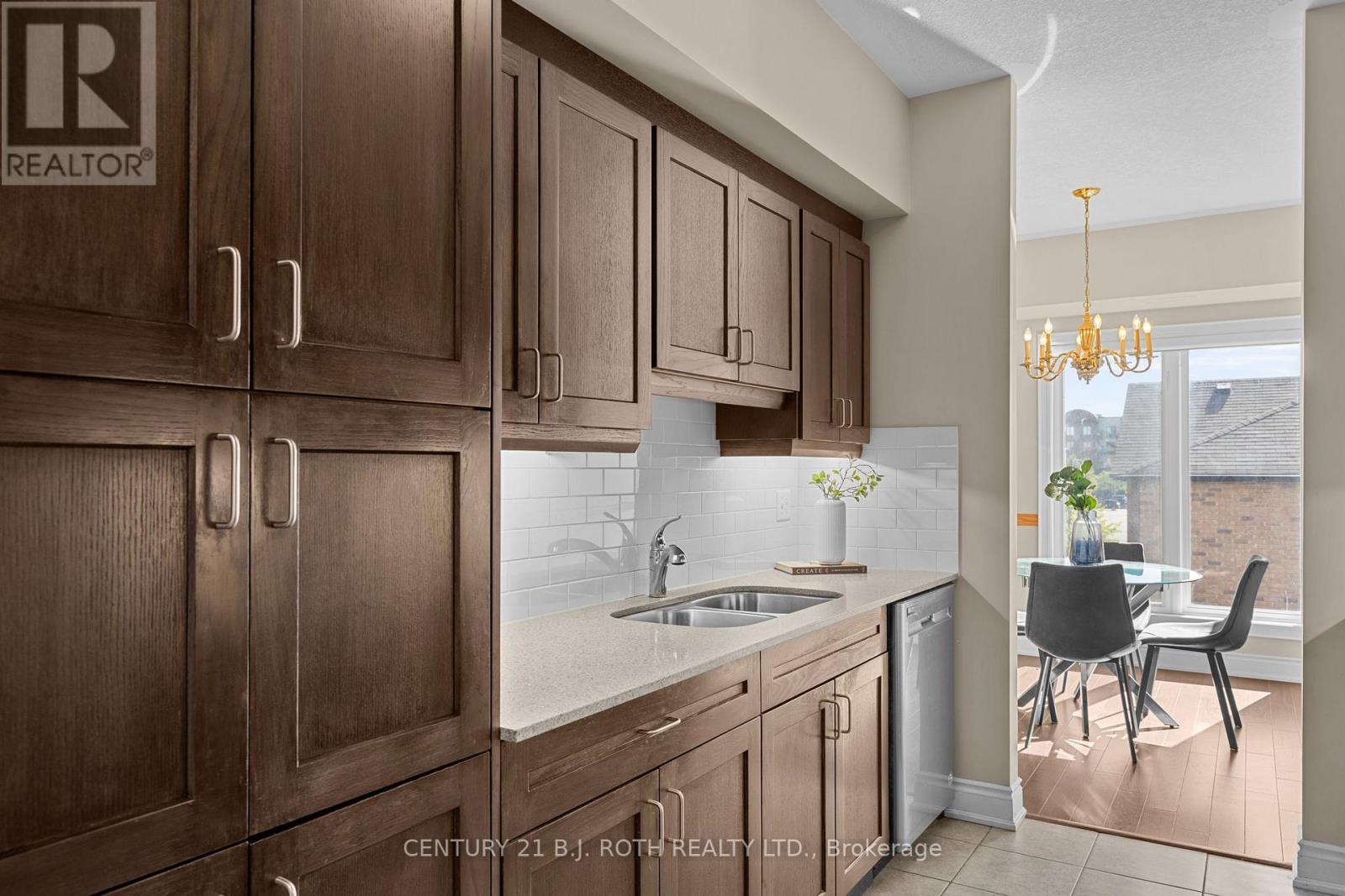 218 - 720 Yonge Street, Barrie, Ontario L9J 0G9 - Photo 9 - S12551910