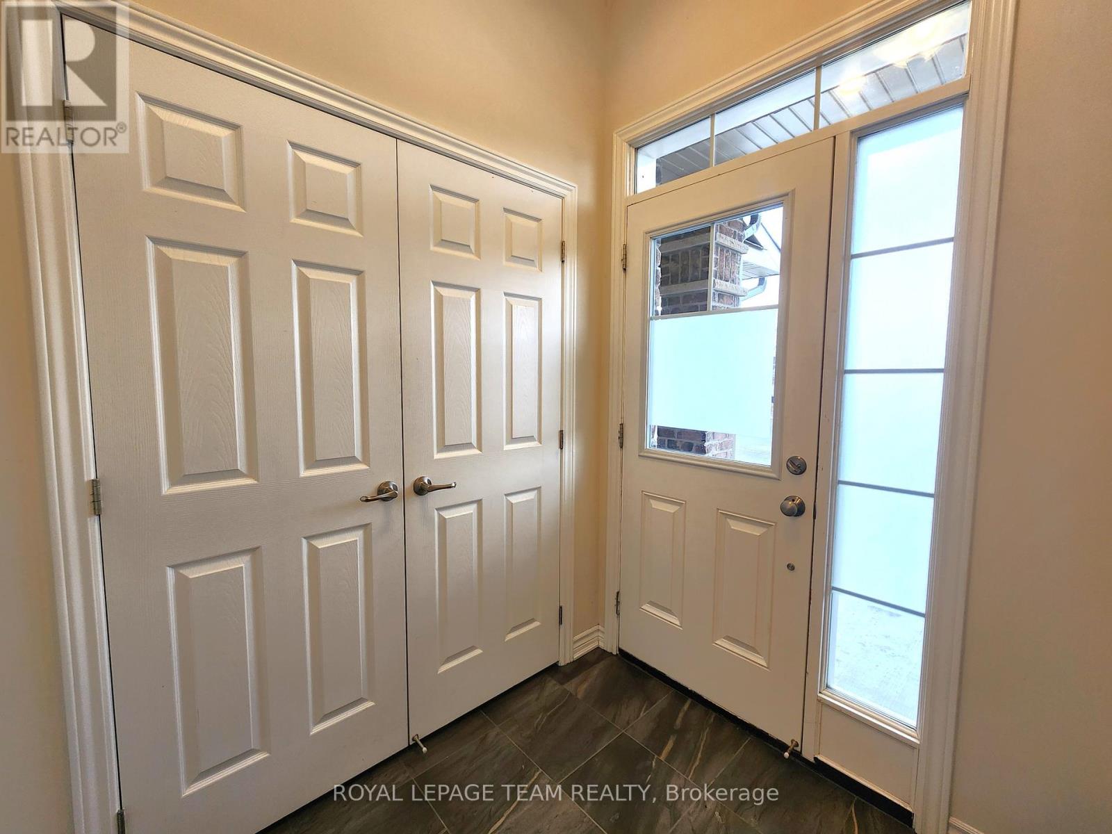 209 Hartsmere Drive, Ottawa, Ontario  K2S 0X8 - Photo 3 - X12552020