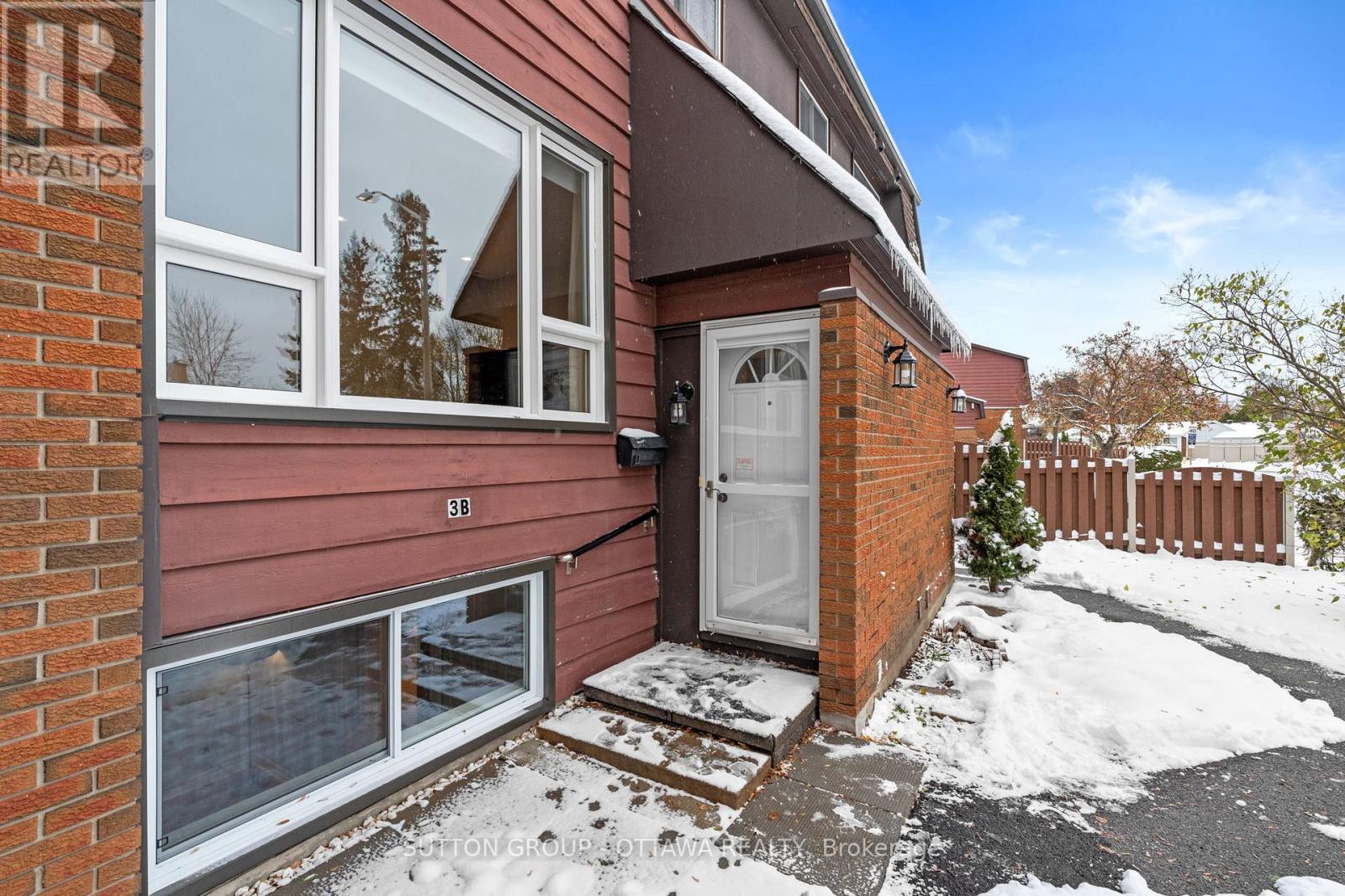 B - 3 Banner Road, Ottawa, Ontario  K2H 8T3 - Photo 4 - X12552038