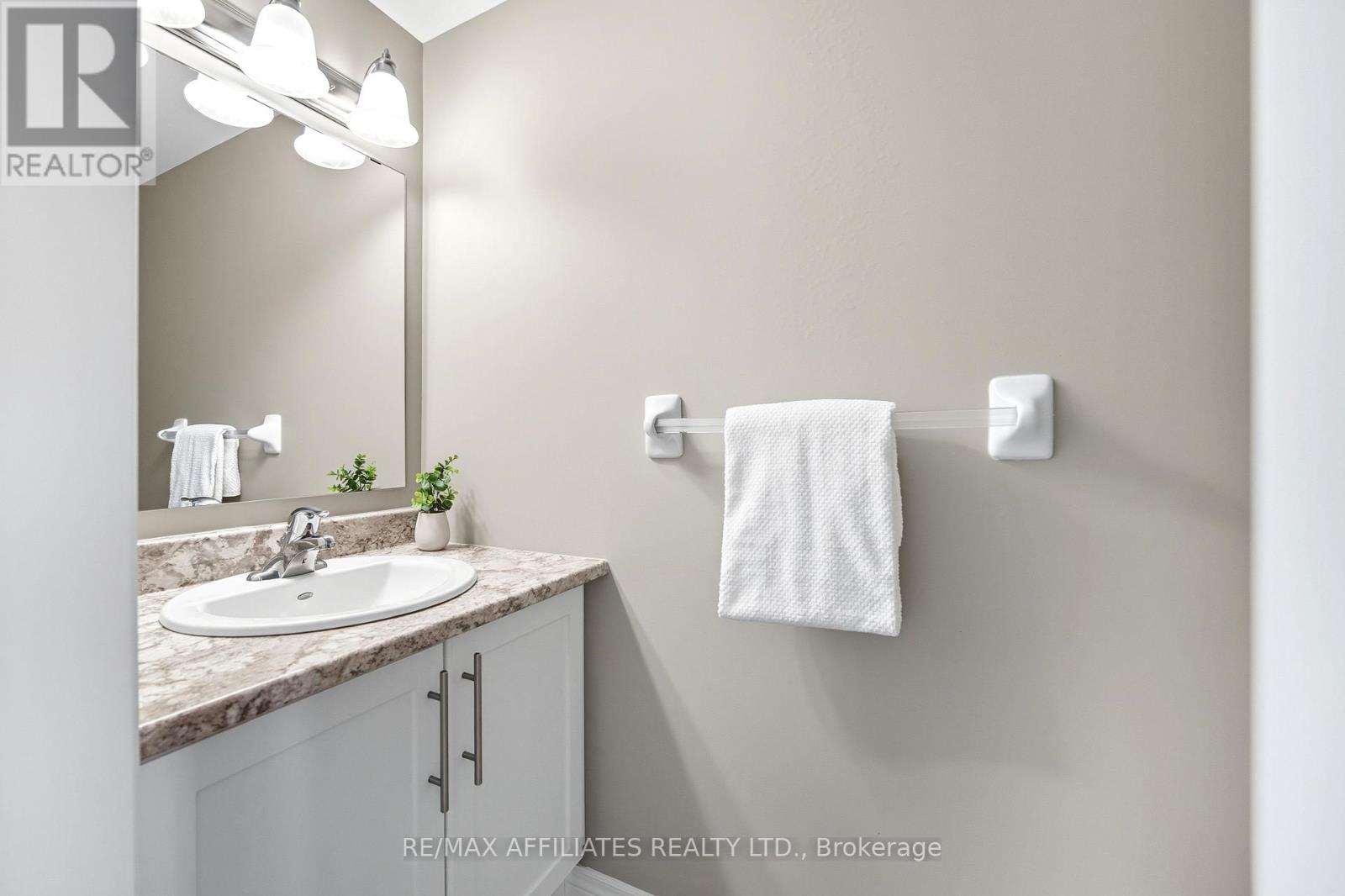 32 Code Crescent, Carleton Place, Ontario  K7C 4J7 - Photo 11 - X12552086