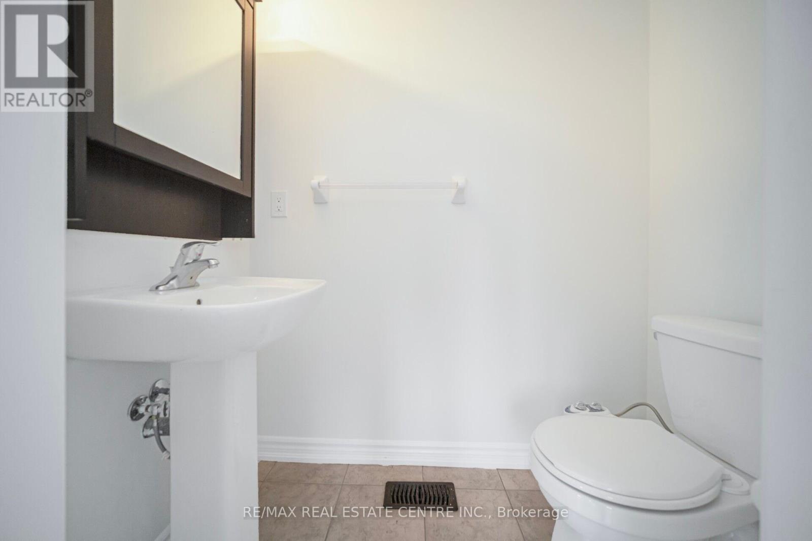 26 Miami Grove, Brampton, Ontario  L6Z 0H6 - Photo 10 - W12551814