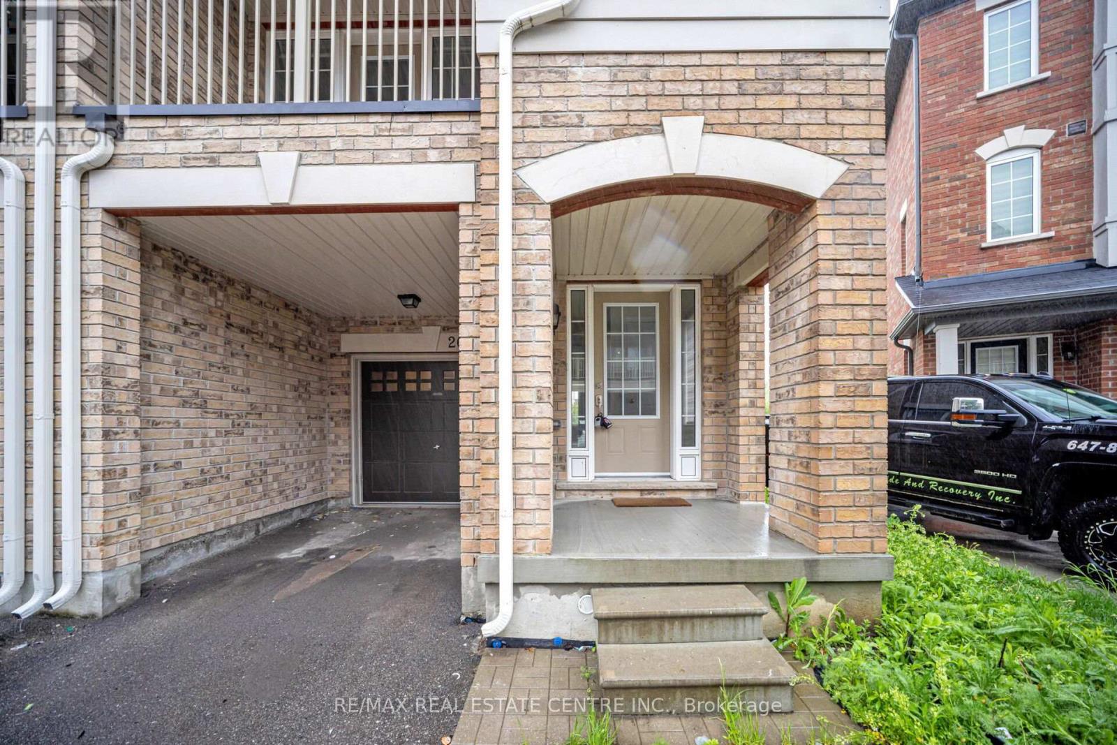 26 Miami Grove, Brampton, Ontario  L6Z 0H6 - Photo 4 - W12551814