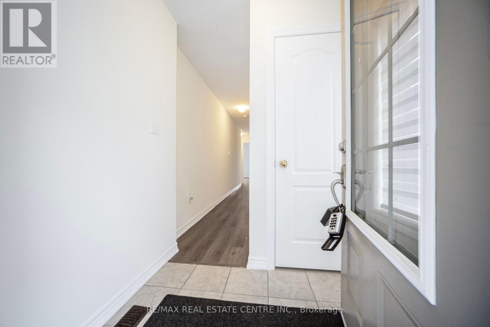 26 Miami Grove, Brampton, Ontario  L6Z 0H6 - Photo 5 - W12551814