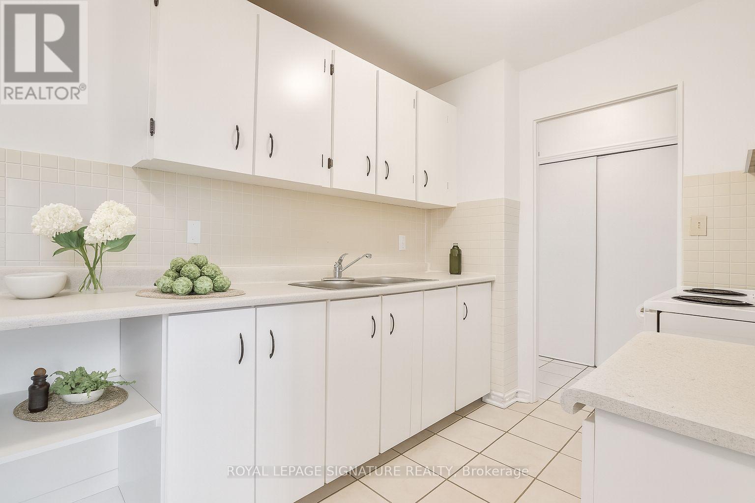 308 - 335 Driftwood Avenue, Toronto, Ontario  M3N 2P3 - Photo 9 - W12551862