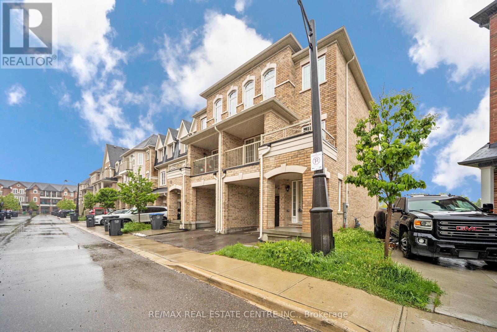 26 Miami Grove, Brampton, Ontario  L6Z 0H6 - Photo 3 - W12551874